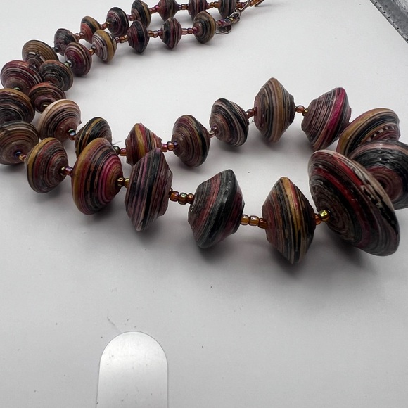 Bead for Life graduated Paper Beads with colored seal pearls Made in Uganda - Picture 16 of 16